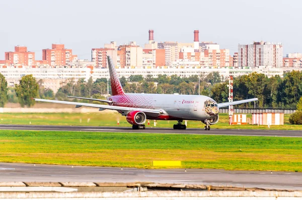 Boeing 777 Leopard livery Rossiya companhias aéreas, aeroporto Pulkovo, Rússia Saint-Petersburg Setembro 23, 2017 — Fotografia de Stock