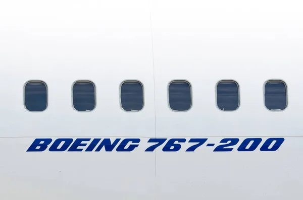 Παράθυρα από λευκό αεροπλάνο boeing 767. Ρωσία. Μόσχα. 03 Ιουλίου. 2013. — Φωτογραφία Αρχείου