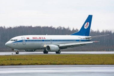 Boeing 737 Belavia hava yolları, Havaalanı Pulkovo, Rusya Saint-Petersburg 22 Kasım, 2017.
