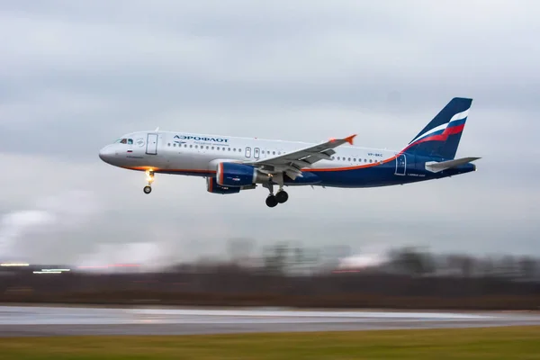 Airbus a320 Aeroflot, aeropuerto Pulkovo, Rusia San Petersburgo 22 noviembre, 2017 . — Foto de Stock