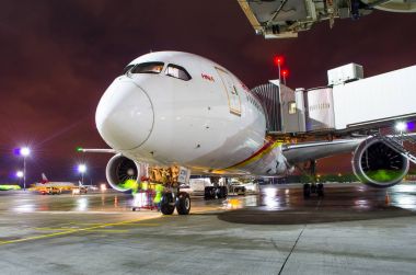 Boeing 787 Dreamliner Hainan Havayolları, Havaalanı Pulkovo, Rusya Saint-Petersburg 22 Kasım, 2017.