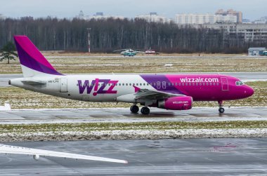 Airbus a320 arası Wizzair Havayolları, Havaalanı Pulkovo, Rusya Saint-Petersburg 02 Aralık, 2017.