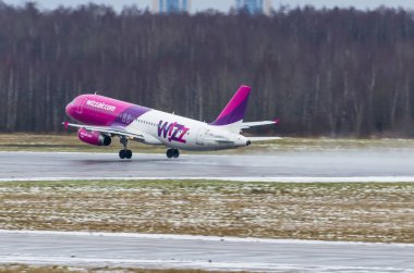 Airbus a320 arası Wizzair Havayolları, Havaalanı Pulkovo, Rusya Saint-Petersburg 02 Aralık, 2017.