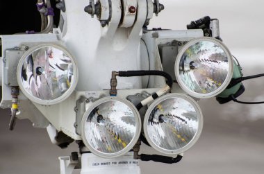 Uçak dört Far yakın çekim. Havacılık yedek parçalar ve donatımı.