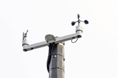 Otomatik meteoroloji istasyonu karmaşık video şehirde bulunan kameralar ile.