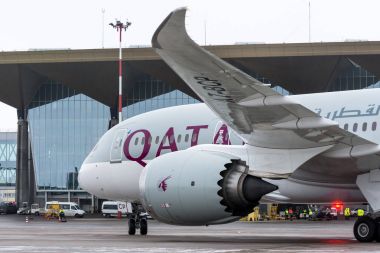 Boeing 787 qatar airways Havayolları, Havaalanı Pulkovo, Rusya, Saint-Petersburg 19 Aralık 2017.