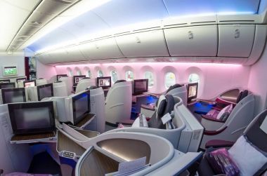 Gemide Boeing 787 qatar airways Havayolları, Havaalanı Pulkovo, Rusya, Saint-Petersburg 19 Aralık 2017.