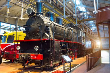 Eski buhar lokomotifler kez SSCB. Rusya. Saint-Petersburg. Rusya 21 Aralık 2017 Demiryolları Müzesi.