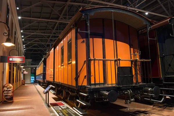 Auto d'epoca retrò locomotive d'epoca dell'URSS. Russia, San Pietroburgo. Museo Ferrovie della Russia dicembre 21, 2017 . — Foto Stock