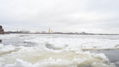 Peter ve Paul Fortress buz ile Saint-Petersburg kışın nehirde kar