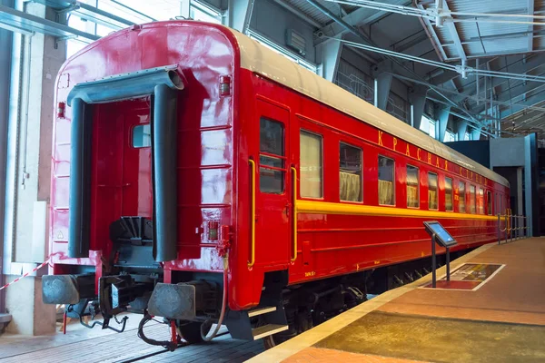 Vintage retro carros antigos locomotivas dos tempos da URSS. Rússia, São Petersburgo. Museu Ferrovias da Rússia 21 de dezembro de 2017 . — Fotografia de Stock