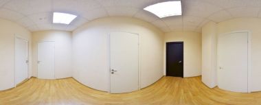 Küresel 360 derece panorama projeksiyon, iç boş uzun koridor kapıları ve girişleri için farklı odalar ile panorama.
