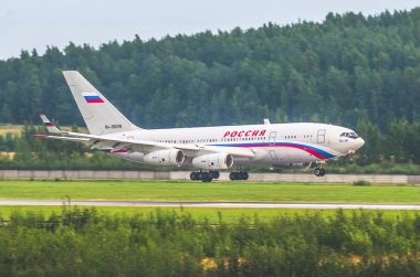 Il-96 Rusya Havayolları, Havaalanı Pulkovo, Rusya Saint-Petersburg. 10 Ağustos 2017.
