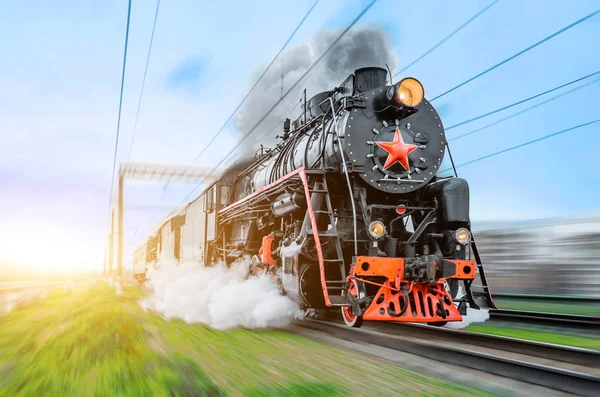 Vintage preto locomotiva a vapor trem pressa ferroviária — Fotografia de Stock