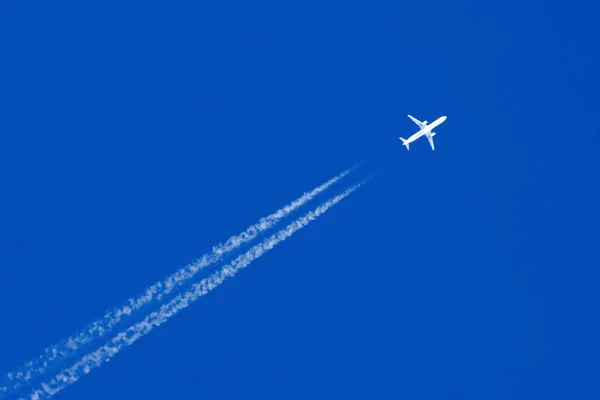 White aircraft big two engines aviation airport contrail clouds. — Stock Photo, Image