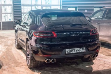 Porsche siyah Macan S. Rusya, Saint-Petersburg. 02 Mart 2018.