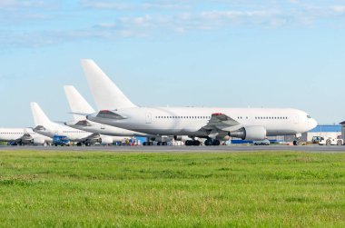 Havaalanında, önce hareket hizmetteki yolcu uçağı sayı Park.