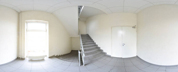 Сферическая панорама 360 градусов, панорама внутри пустого коридора с лестничным пролетом
.