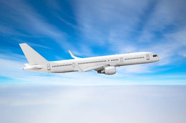 Yolcu uçak fly bir yüksekliği yukarıda overcast bulutlar ve mavi gökyüzü üzerinde.