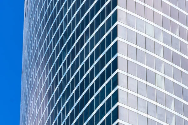 Стеклянные фасады окна финансовых небоскребов, угол — стоковое фото