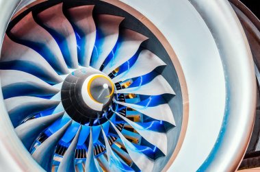 Uçak türbin motoru sivil turbojet yakın çekim.