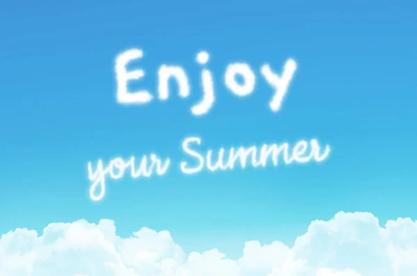キャプションのテキスト メッセージ 楽しんだり 夏には 雲の下に着色青い夏の空を背景に — ストック写真