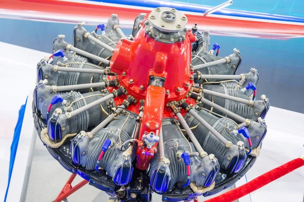 El interior del mecanismo de un avión de motor ligero turbohélice, vista cercana . — Foto de Stock