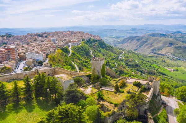 Castello di Lombardia Lombardy Castle aerial view in Enna, Sicily, Italy. — Stock Photo, Image