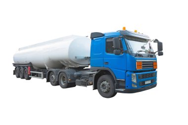 Sıvı kargo ve yakıt için karavan deposu olan bir kamyon. Beyaz arkaplanda izole.