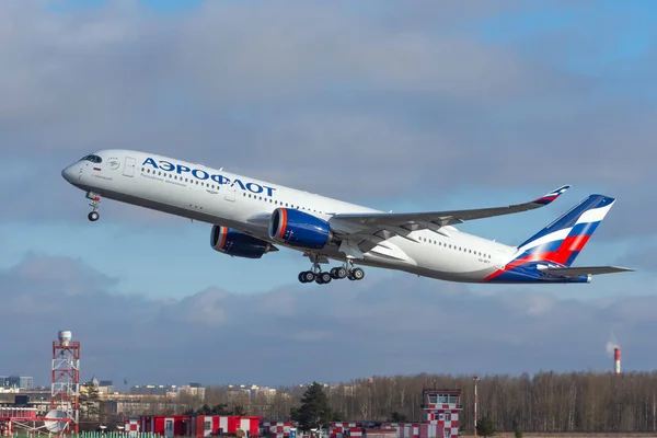 Airbus A350 900 Aeroflot Airlines Aeropuertoaeropuerto Internacional Pulkovo Rusia San — Foto de Stock