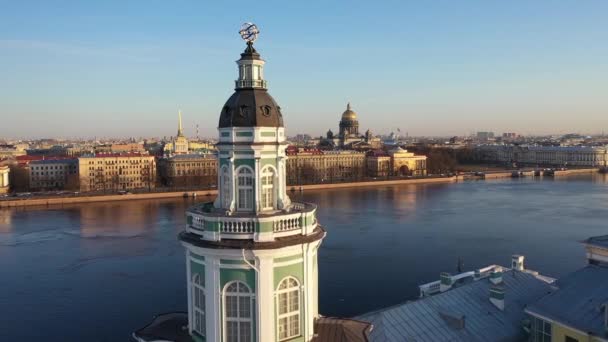 Parte Superior Del Edificio Kunstkamera Con Una Esfera Armilar Vista — Vídeos de Stock