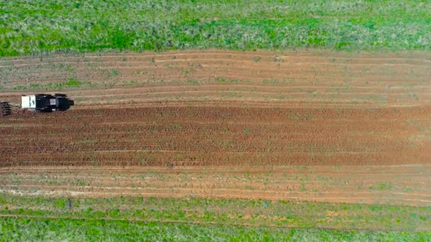 Trator Arado Pequeno Campo Aldeia Antes Plantar Legumes Altura Aérea — Vídeo de Stock