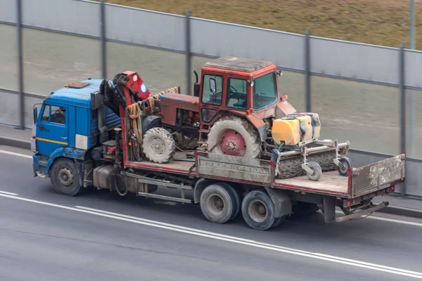Transporte Tractores Agrícolas Pequeños Parte Trasera Camión — Foto de Stock