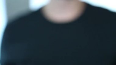 El işareti şeytan boynuzlarını