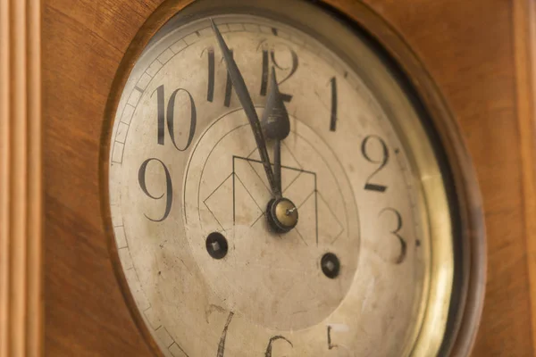 Antique wooden clock deadline 5 to 12 — Stock Photo, Image