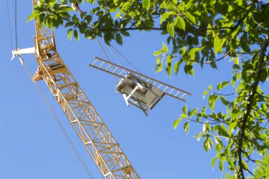 Hafta sonu boyunca Vinçli inşaat alanı