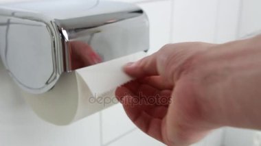 Adam tuvalet kağıdı imzala Pazartesi kullanır