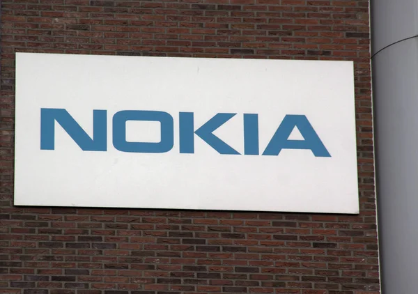 Bokstäver Nokia på en vägg i Amsterdam — Stockfoto