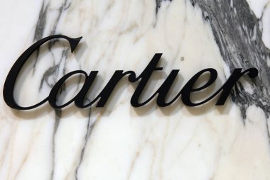 Harfler Cartier bir mermer duvar