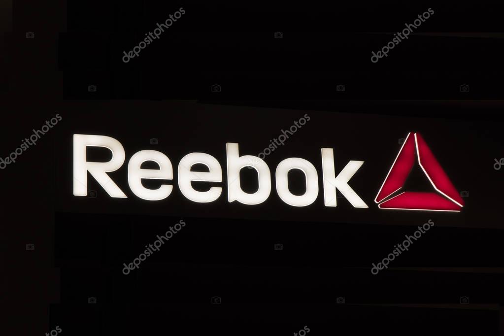 Amsterdam, Netherlands-februari 19, 2017: Letters reebok in a store