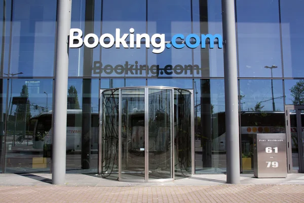 Oficina de booking.com en los Países Bajos — Foto de Stock