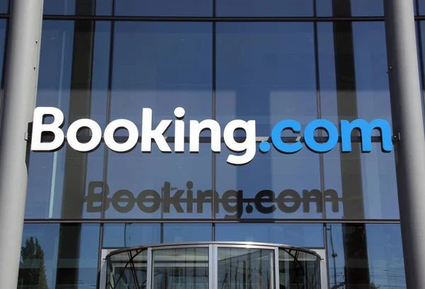 Sede de booking.com en los Países Bajos — Foto de Stock