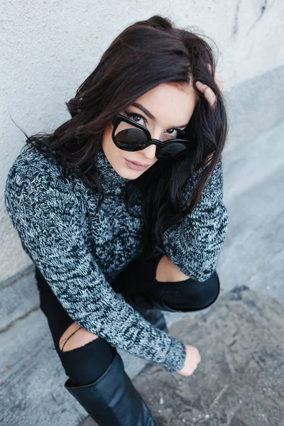 Woman wearing trendy fall outfit — Stock Photo, Image