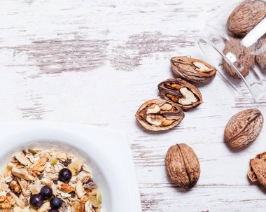 Soya yoğurt ile ev yapımı granola