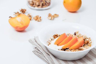 Soya yoğurt ile ev yapımı granola