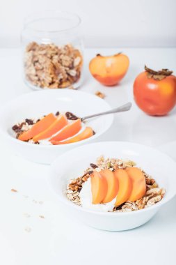 Soya yoğurt ile ev yapımı granola