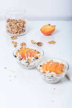 Soya yoğurt ile ev yapımı granola