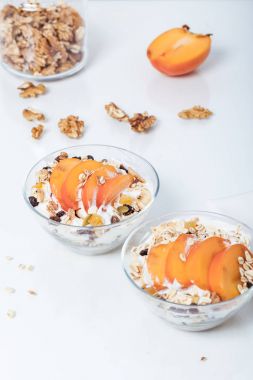 Soya yoğurt ile ev yapımı granola