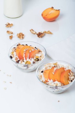 Soya yoğurt ile ev yapımı granola