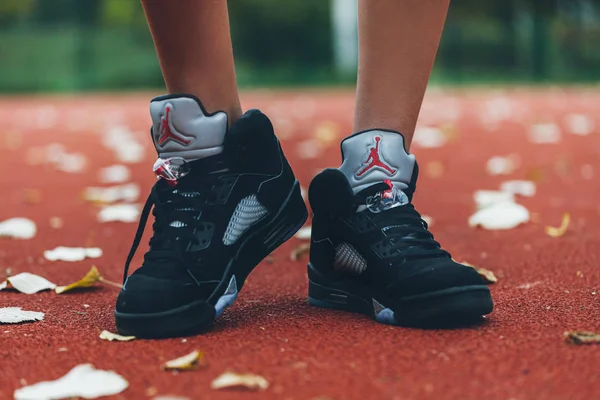 SERBIA - 16 de octubre de 2016: Pista de Baloncesto Nike Air Jordan 5 . —  Fotos de Stock